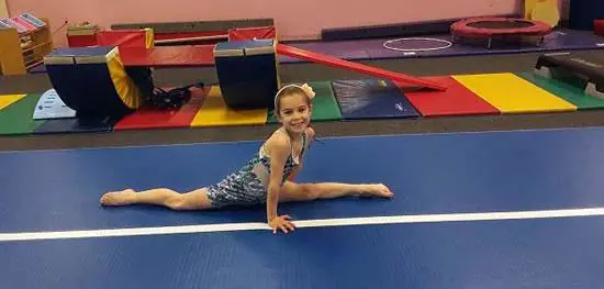 gymnast doing splits